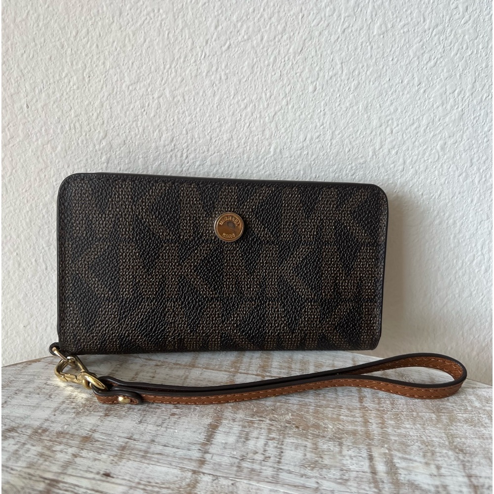 Michael Kors Wristlet